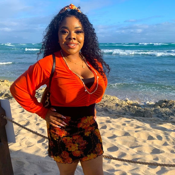 Hello Poshers! Welcome to my Poshmark Closet! - Picture 1 of 5